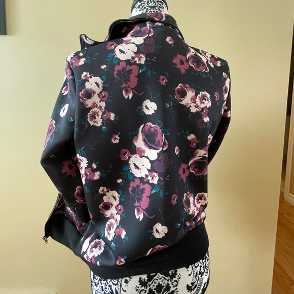 Flower Track Style Jacket - Picture 3 of 3